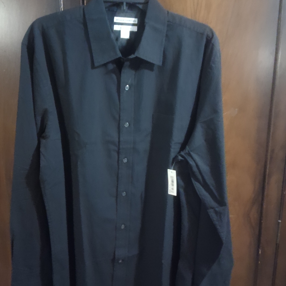 Amazon Essentials Men's Black Button-Up Shirt